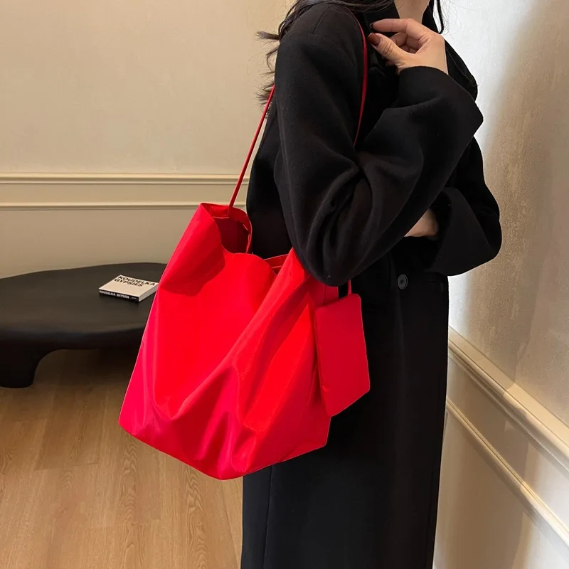 Minimalist and lazy style tote shoulder bag, women's large capacity armpit bag, student class bucket bag, retro shopping bag 1
