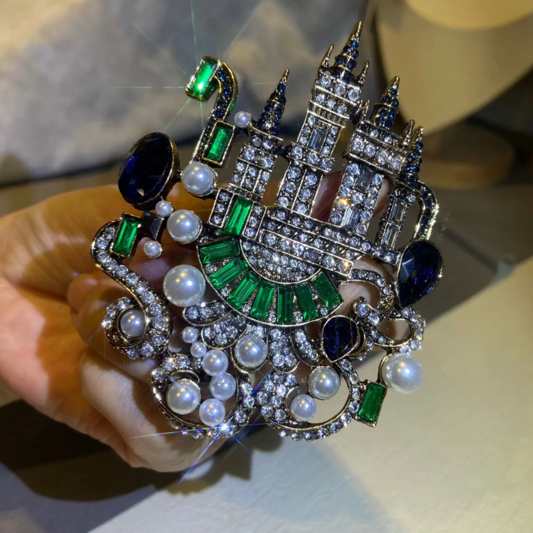 

New Light Luxe Vintage Exaggerated Rhinestone Set Brooch Pearl Castle Pin Women's Coat Hollow Corsage Accessories