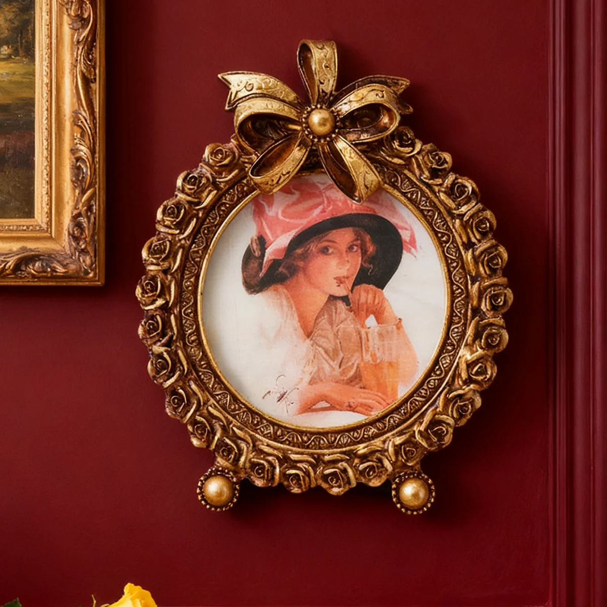 1PC, a retro five-petal bow three-dimensional patterned circular photo display frame, a home desktop decoration frame