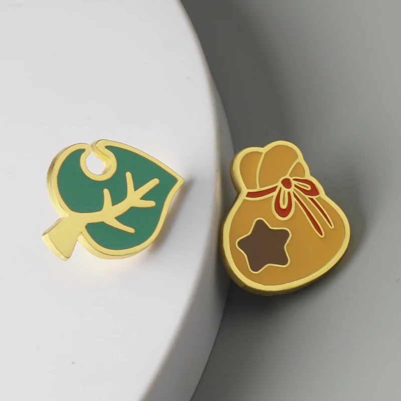 Game brooch Cartoon Animal Crossing pins brooch for backpacks badges game money purse and leaf enamel badge accessories jewelry brooches