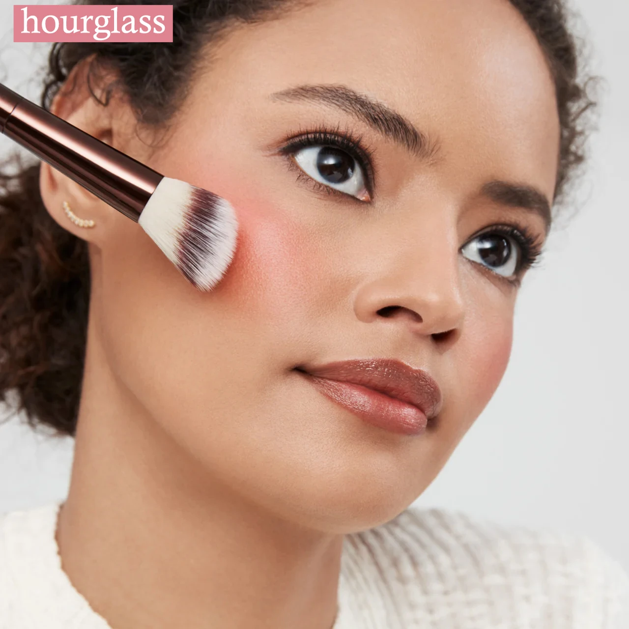 Hourglass No. 15 Blush Brush Cheeks Contour Blush Stippling Brush Cream Liquid Blushes Makeup Tool Angled Cream Blush Brush 4