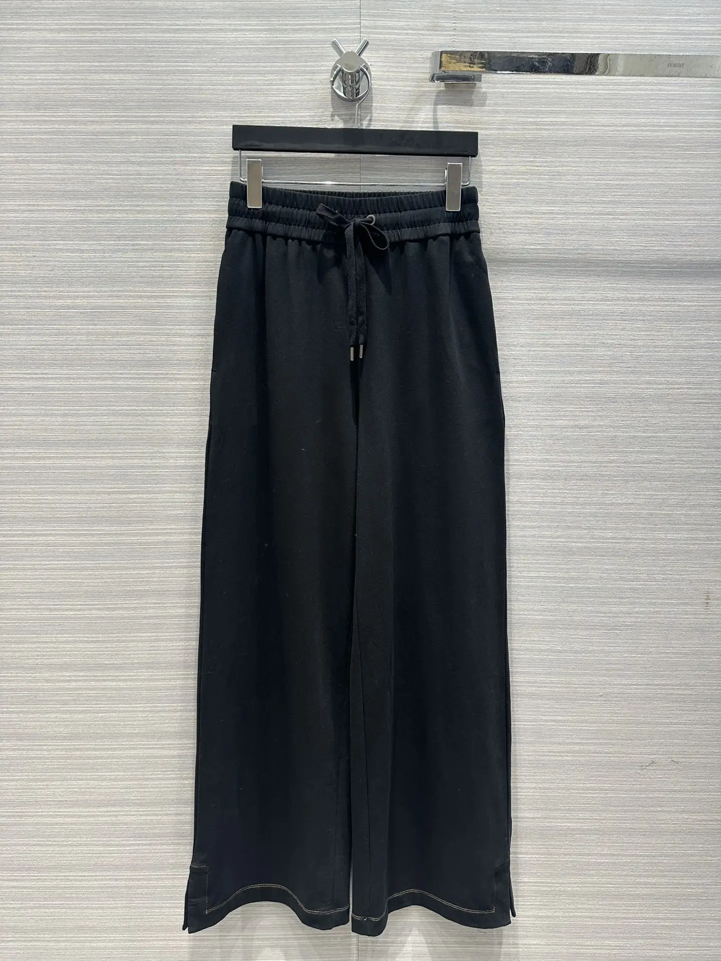 

2024 Spring/Summer New Women's Wear Classic Elegant Contrast Color Line-Pressing Decorative Rolled Trousers Straight Pants 0409