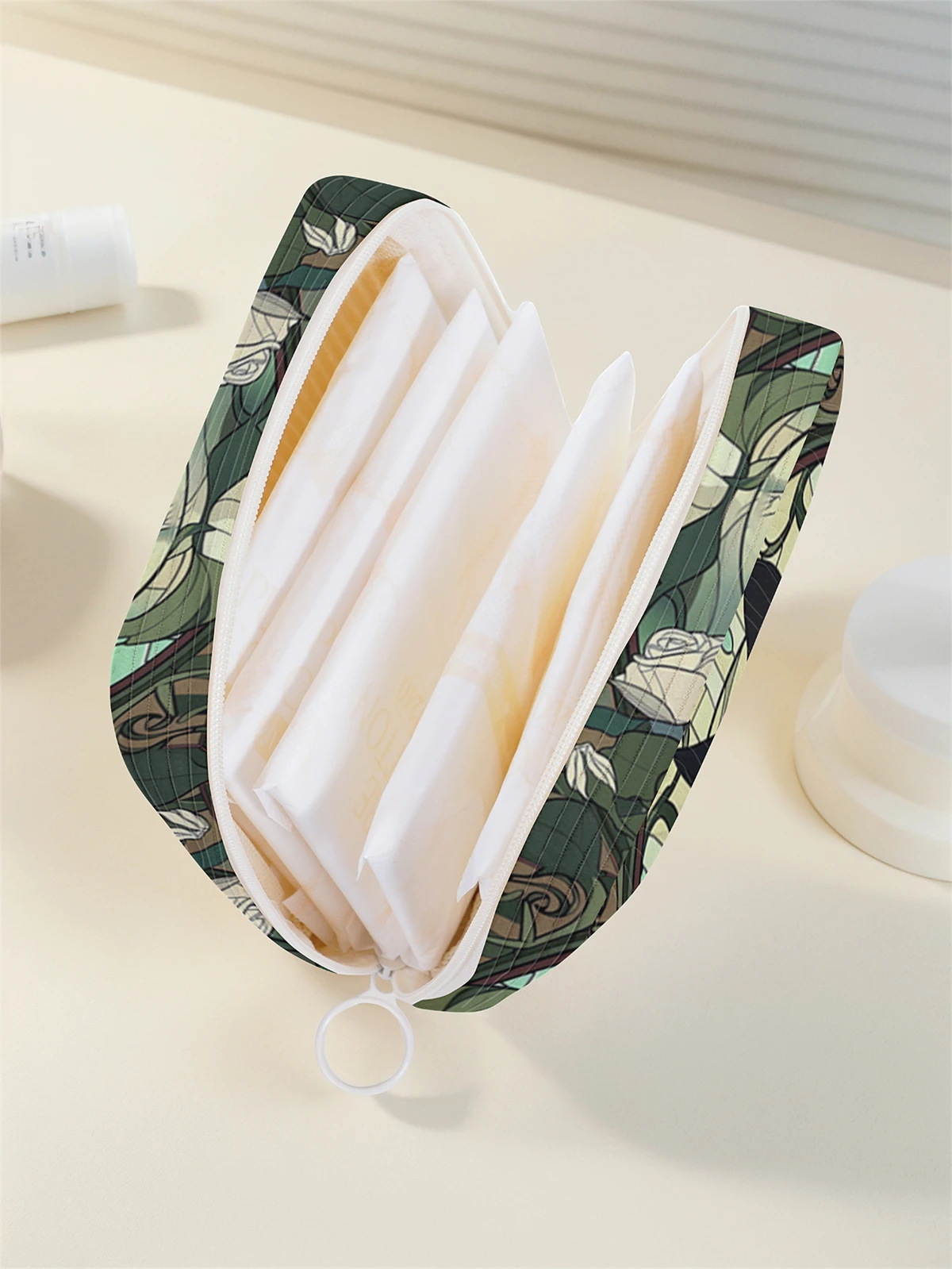 Cartoon cat pattern printed sanitary napkin storage bag, women's lightweight tissue bag, sanitary tissue bag