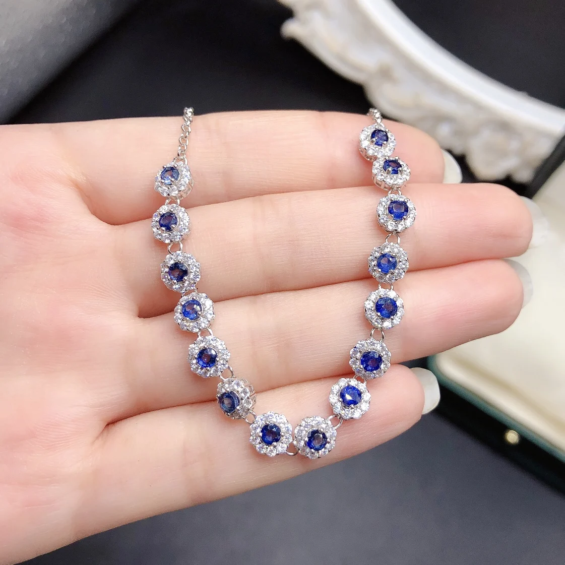 

Natural Sri Lanka Sapphire New Luxury 925 Sterling silver High definition Bracelet Ladies Color beautiful exquisite free mail