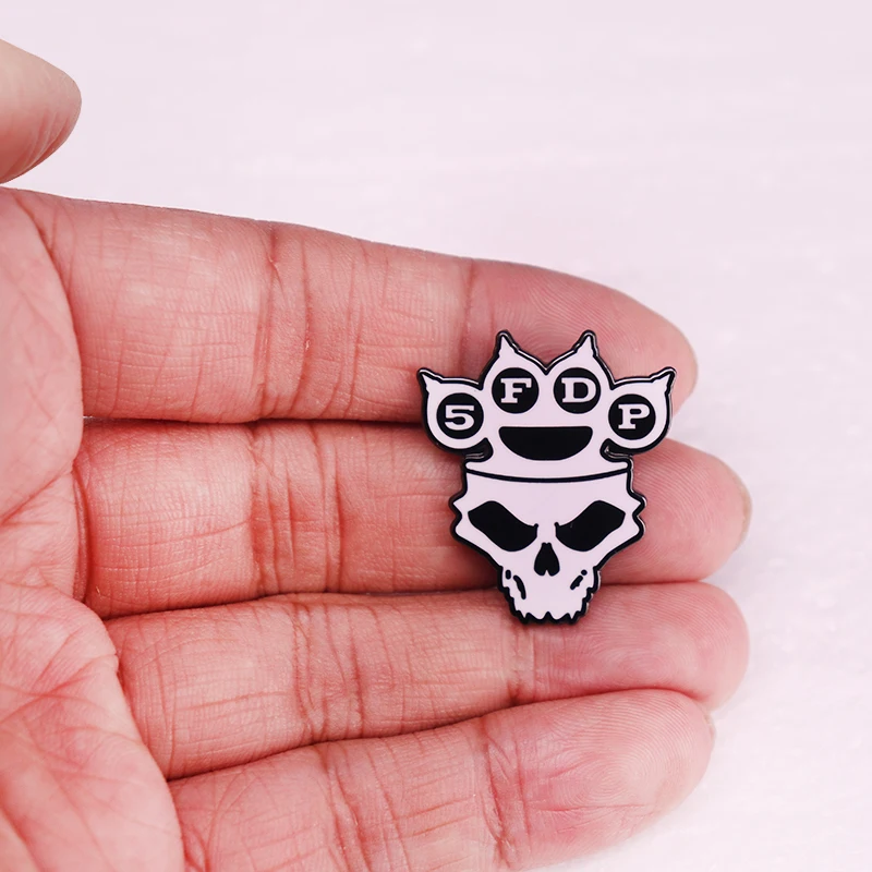 FOTUS（フェトウス）胎児ロゴマーク　メタルバングル Enamel Pin American heavy metal band 5FDP Skull Knuckle