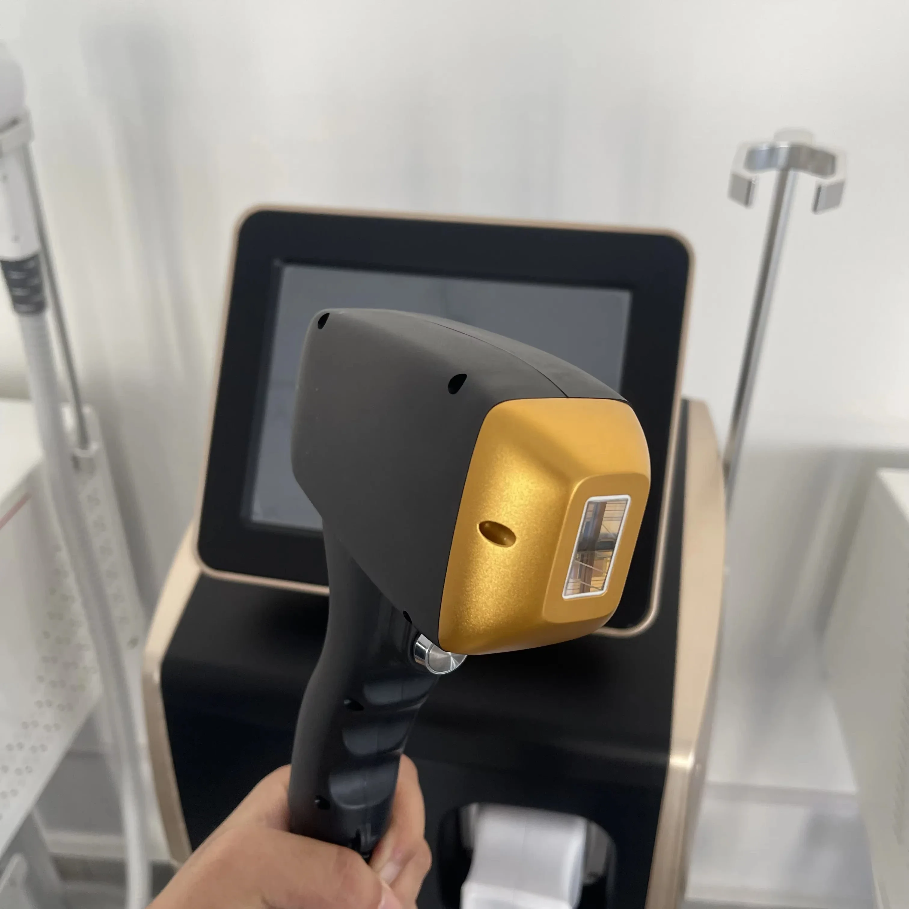 High power Permanent 755 808 1064 808 nm Ice Platinum Titanium 3 wavelength Diode Laser Hair Removal Machine
