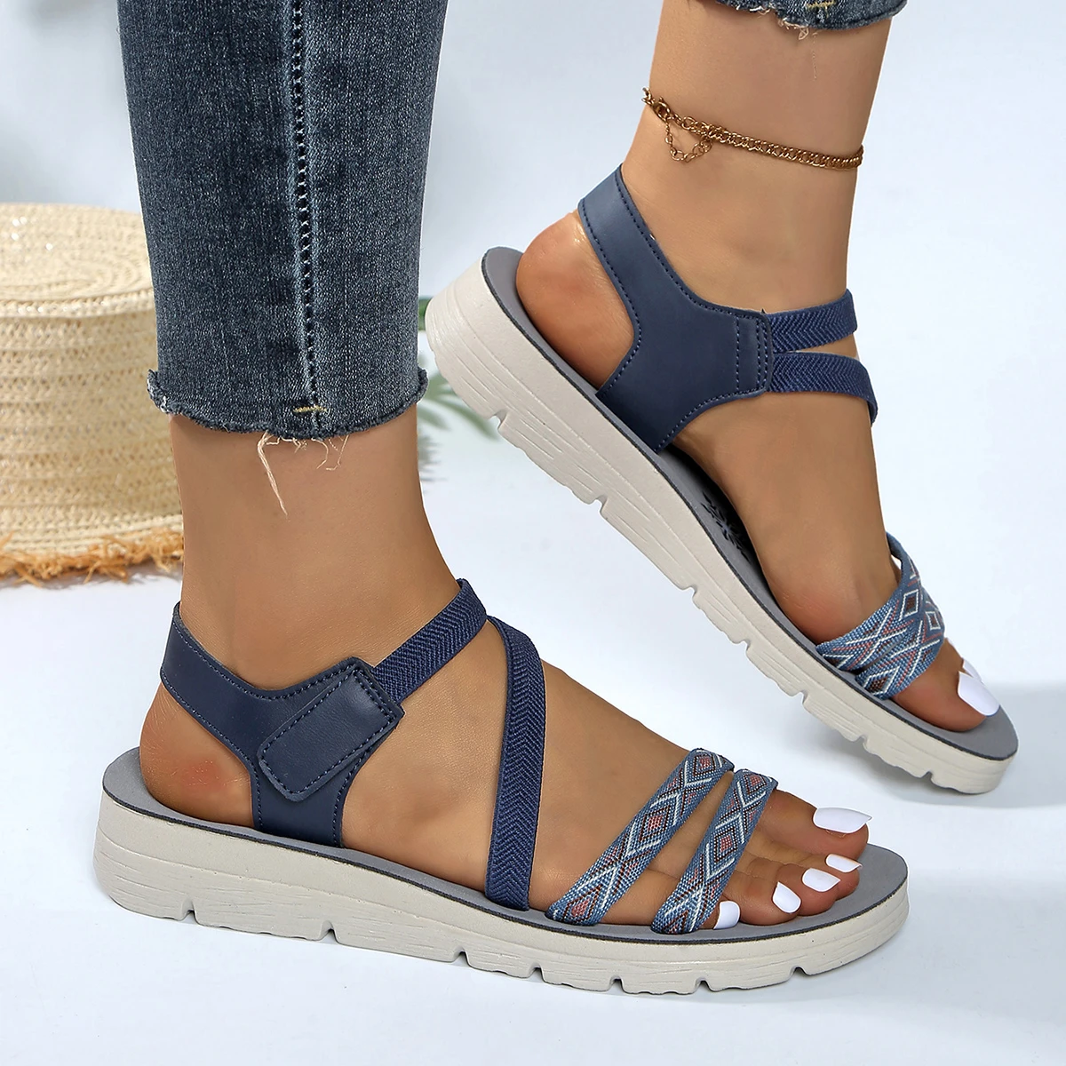 Chic Lightweight Round Toe Women's Flat Sandals - Stylish Summer Comfort