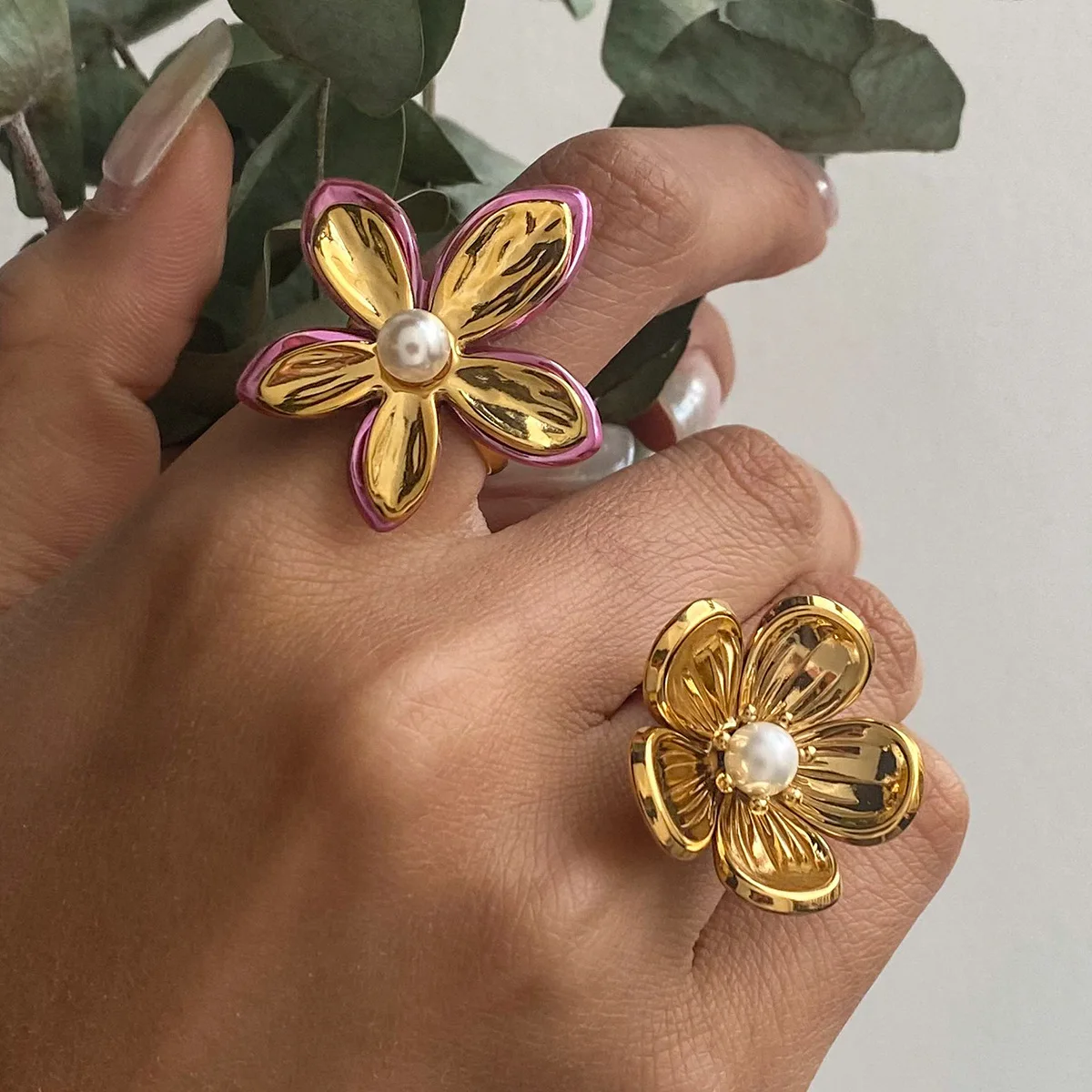Fashion 18K Gold Plated Two-Color Flower Shaped Pearl Open Ring Stainless Steel Stackable Rings Design Daily Jewelry Party Gift