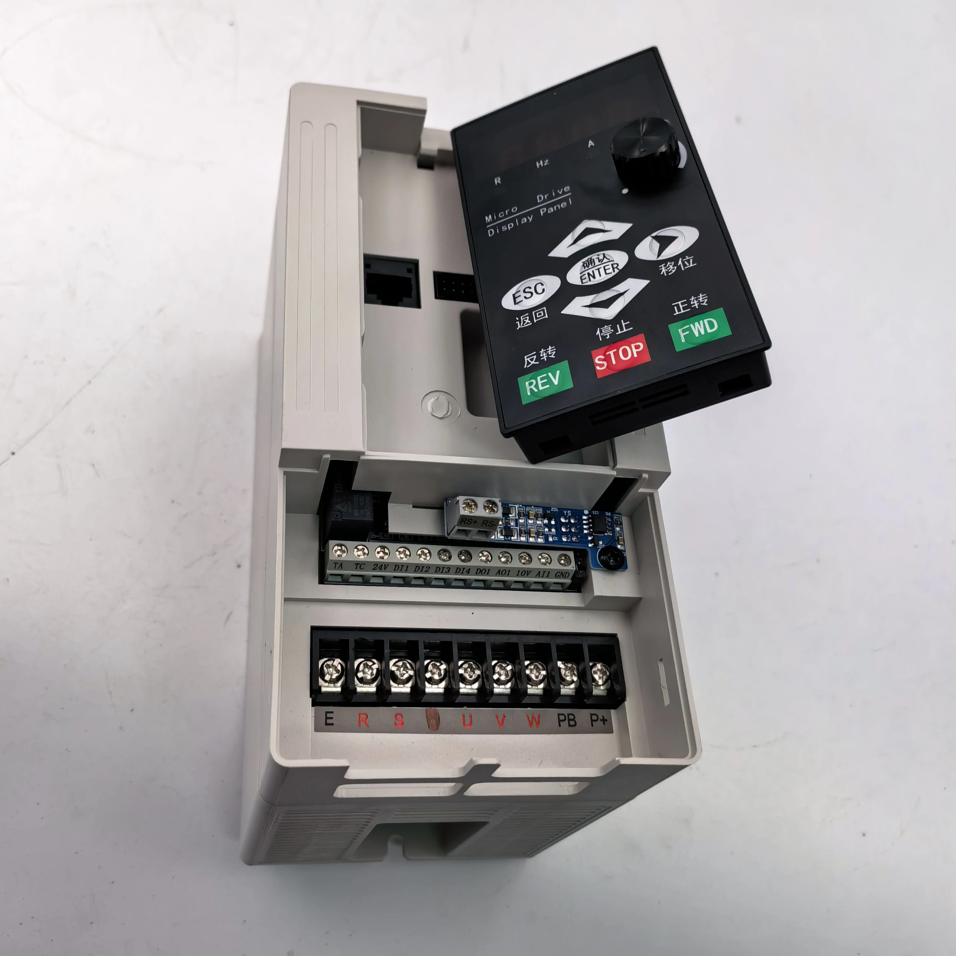 Vfd Inverter Vfd 1.5Kw/2.2Kw Convertitore Di Frequenza 500M Seriale 220V O 380V Convertitore Di Frequenza Di Uscita Convertitore Di Frequenza Variabil