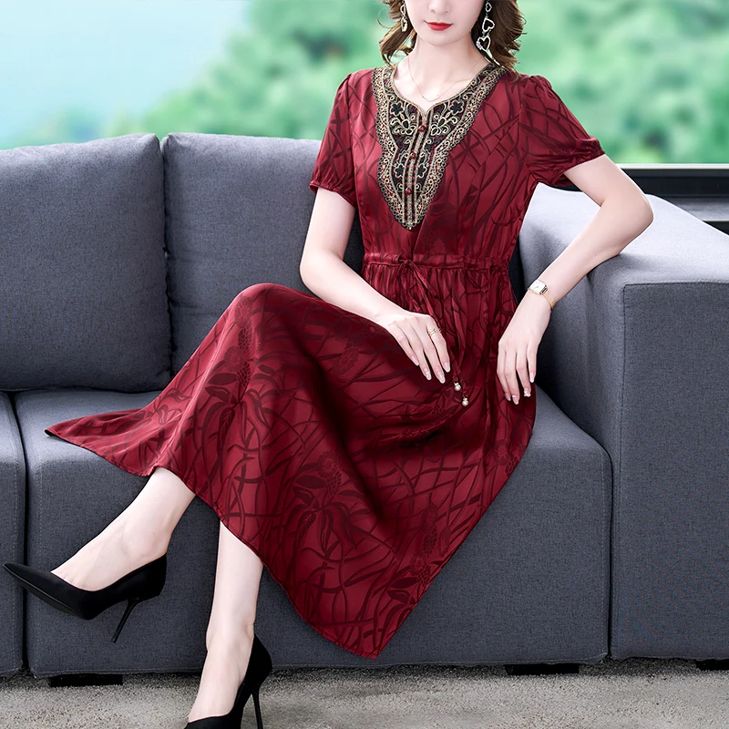 

2023 summer new dress loose temperament mom fitted over the knee commuter waist show thin skirt