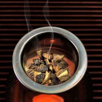 Oud - Bakhoor aromatisé infusé au parfum d'oud |   Copeaux de bois d'encens à l'arôme boisé chaud et laiteux |   Parfum de luxe arabe, particules d'agarwood naturelles 10-50g 2