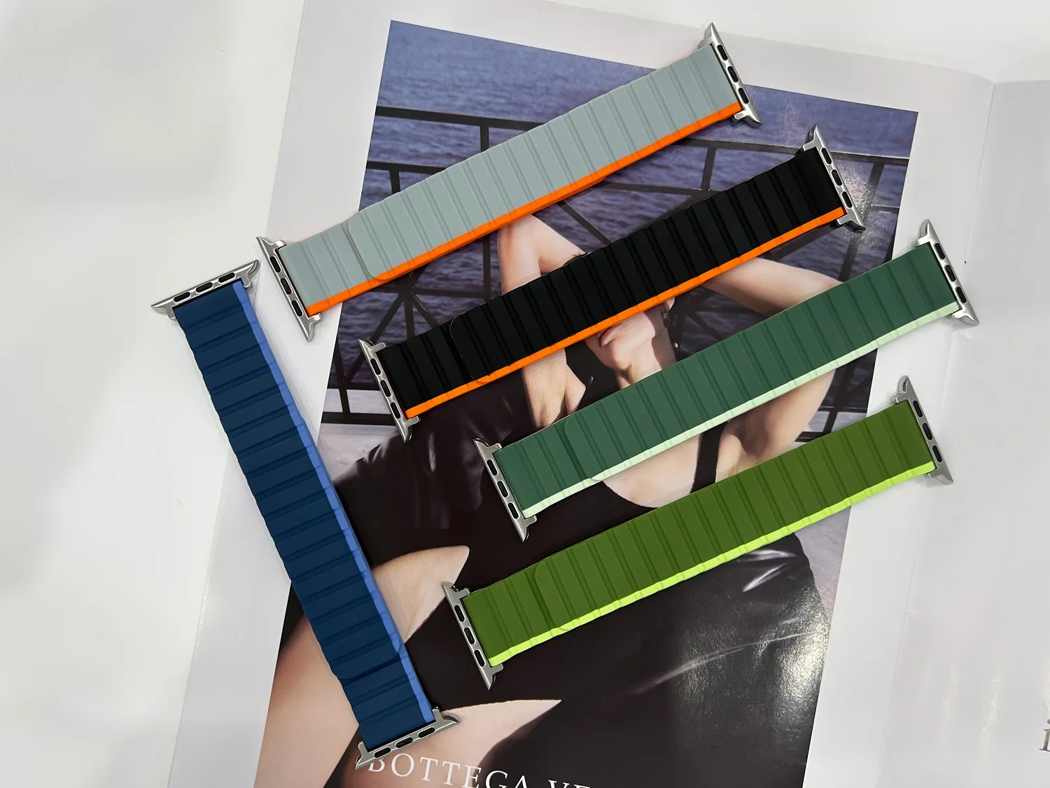 Silicone Strap For Apple Watch Ultra 8 7 49mm 45mm 41mm Smart Watch Magnetic Wristband For iWatch 6 5 4 3 SE 44mm 42mm 40mm 38mm