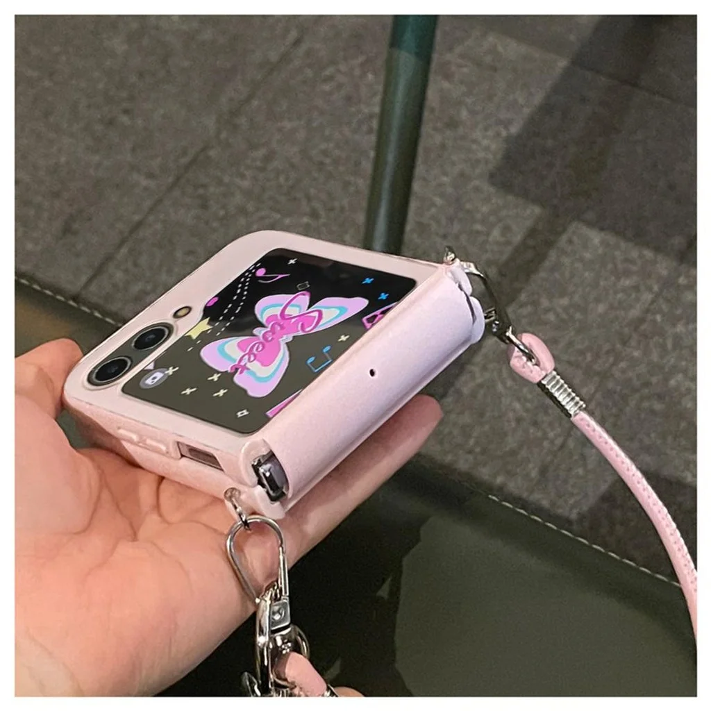 Luxury Glitter Rhinestone Pink Phone Case with Heart Pendant for Samsung Galaxy Z Flip 5 6 Z Flip6 ZFlip 5 Zflip6 Zflip5 Cover phone case