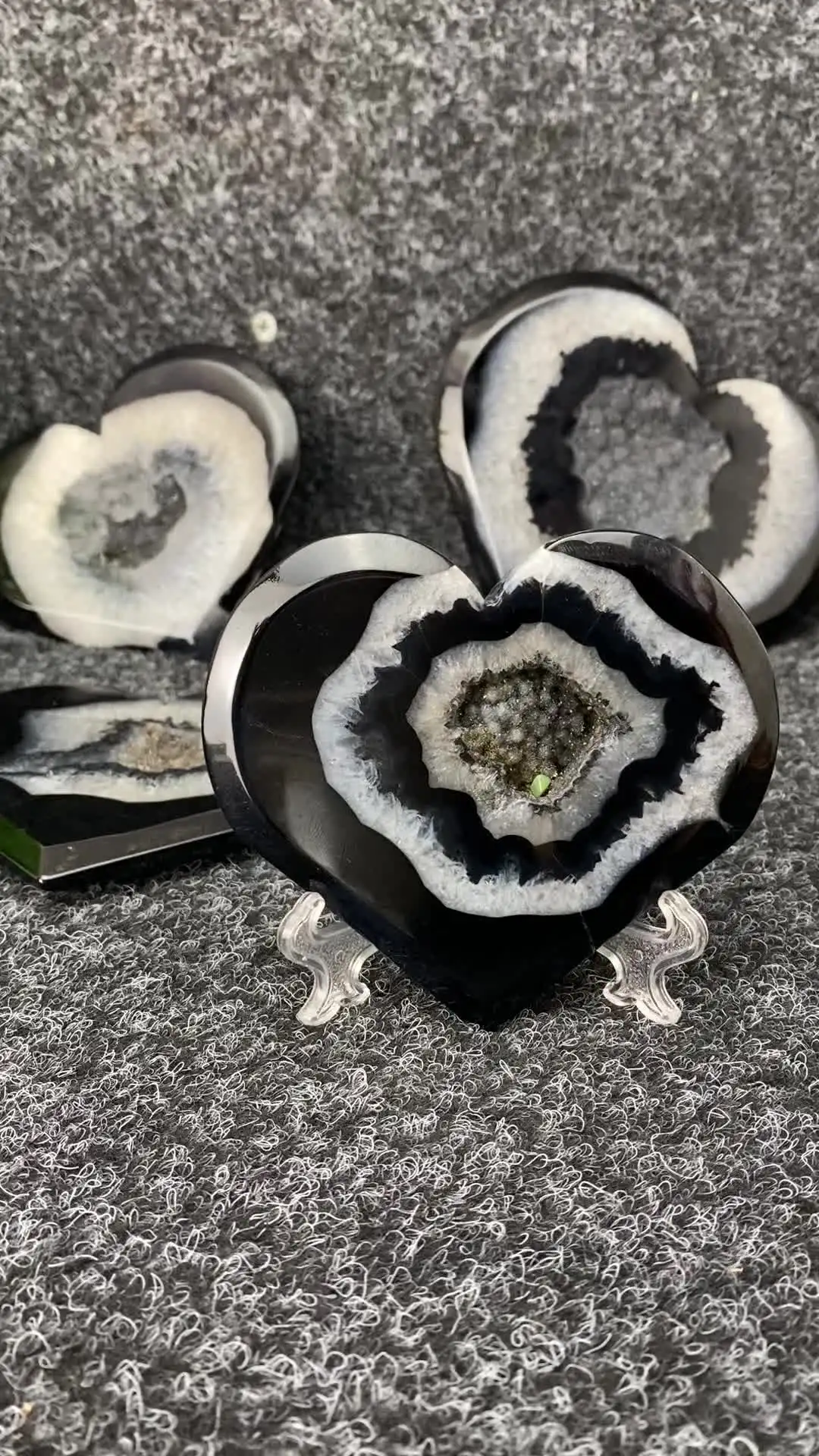Черный агат геод в форме сердца для дома
