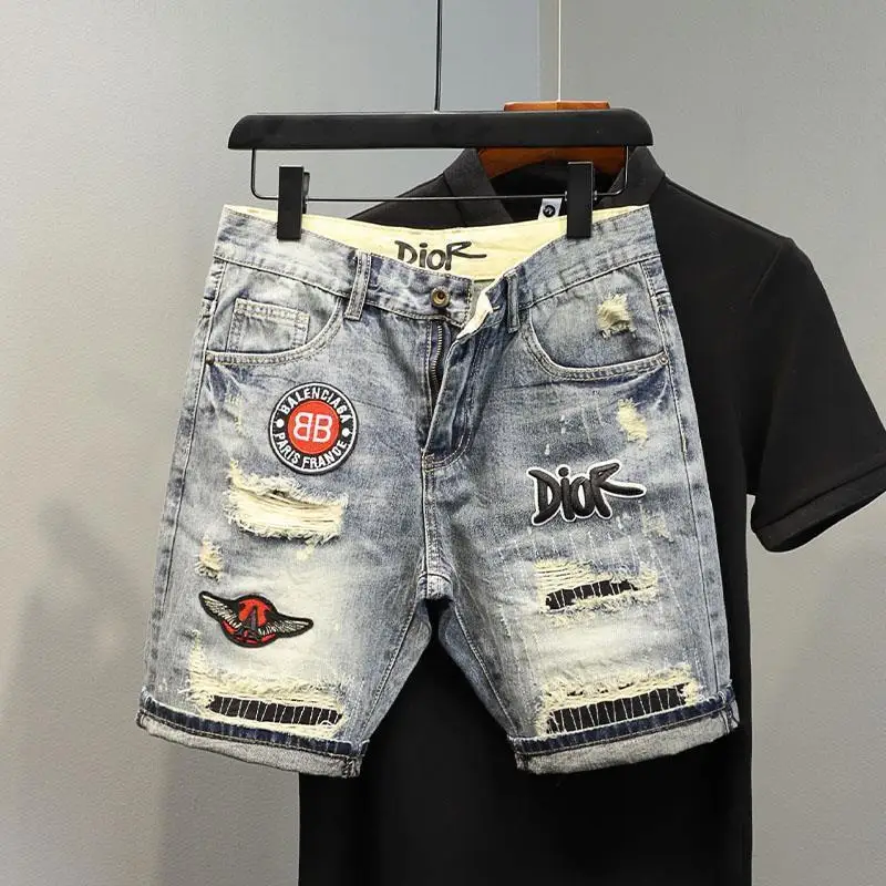 thumbnail image 1 of Pantalones cortos de mezclilla grises para hombre con orillo gráfico y texto, pantalones vaqueros cortos holgados para hombre, pantalones cortos anchos, moda coreana, tendencia fina de verano 2024, 1 of 5
