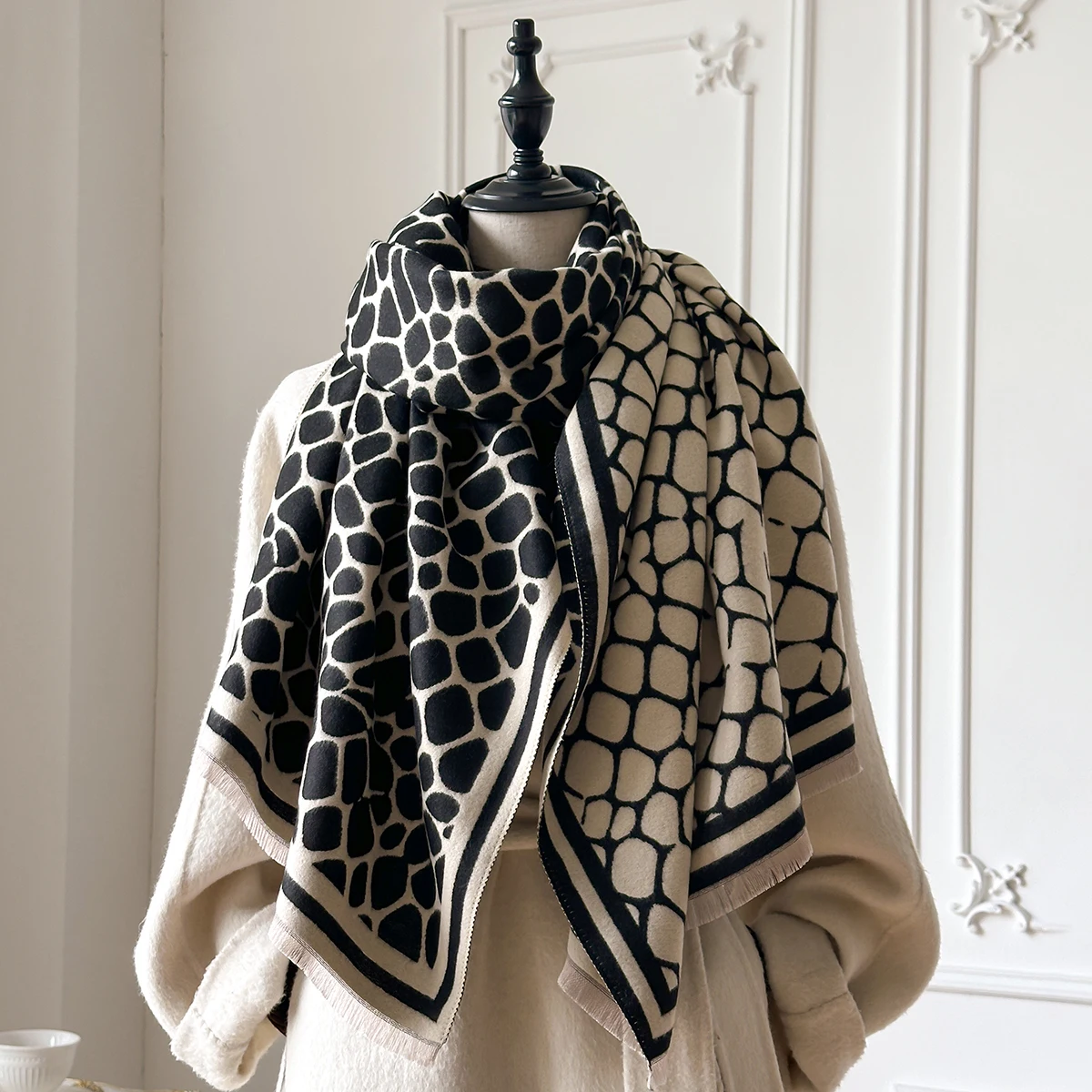 2025 New Design Winter Cashmere Scarf Women Elegant Warm Pashmina Blanket Poncho Scarves Female Leopard Print Shawl Bufanda