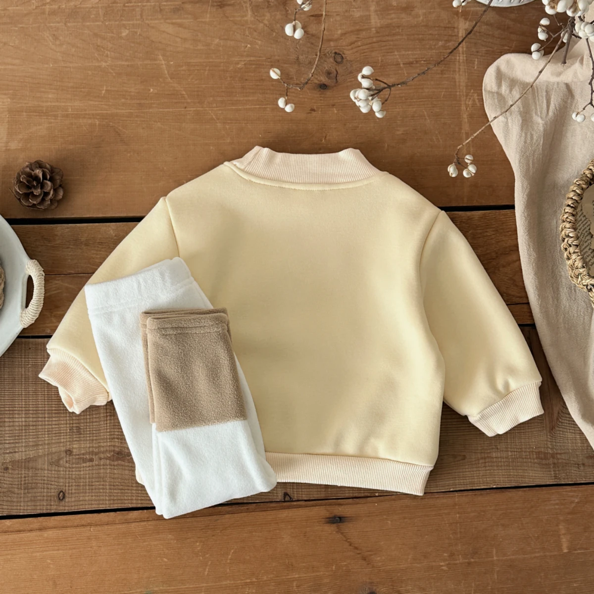 Lässige Sweatshirts für Mädchen und Kleinkinder, neue Winterkleidung, Rundhalsausschnitt, Kaninchen-Stickerei, Pullover, farbblockierte Hosen, 2-teiliges Outfit – Detail 5