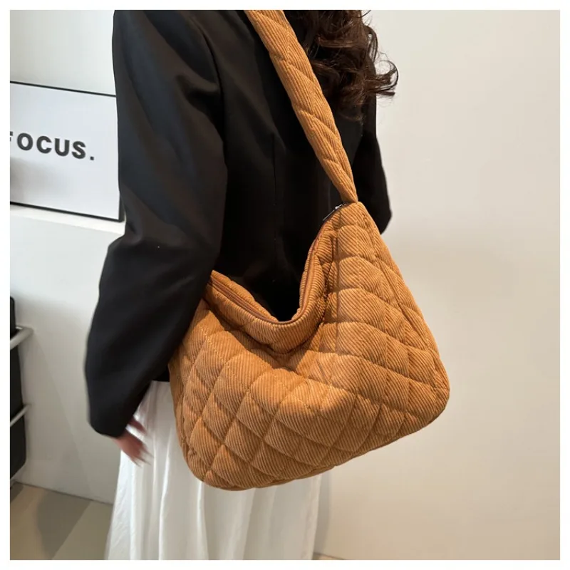 2024 Spring New Casual Shoulder Underarm Bag Korean Edition Fashion Small Bag Women's Literature Shoulder Crossbody Tote Bag
