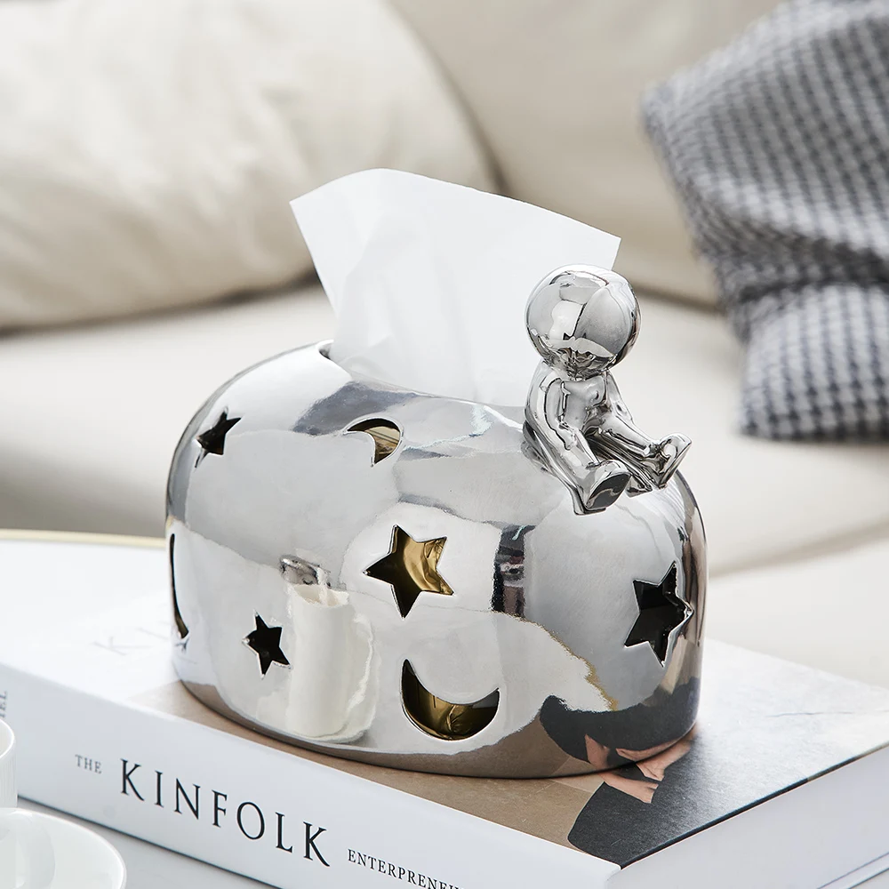 

Creative Hollowed Astronaut Tissue Box Home Decor Simple Office Desktop Accessories Kitchen Storage Ornament Napkin Holder Gift