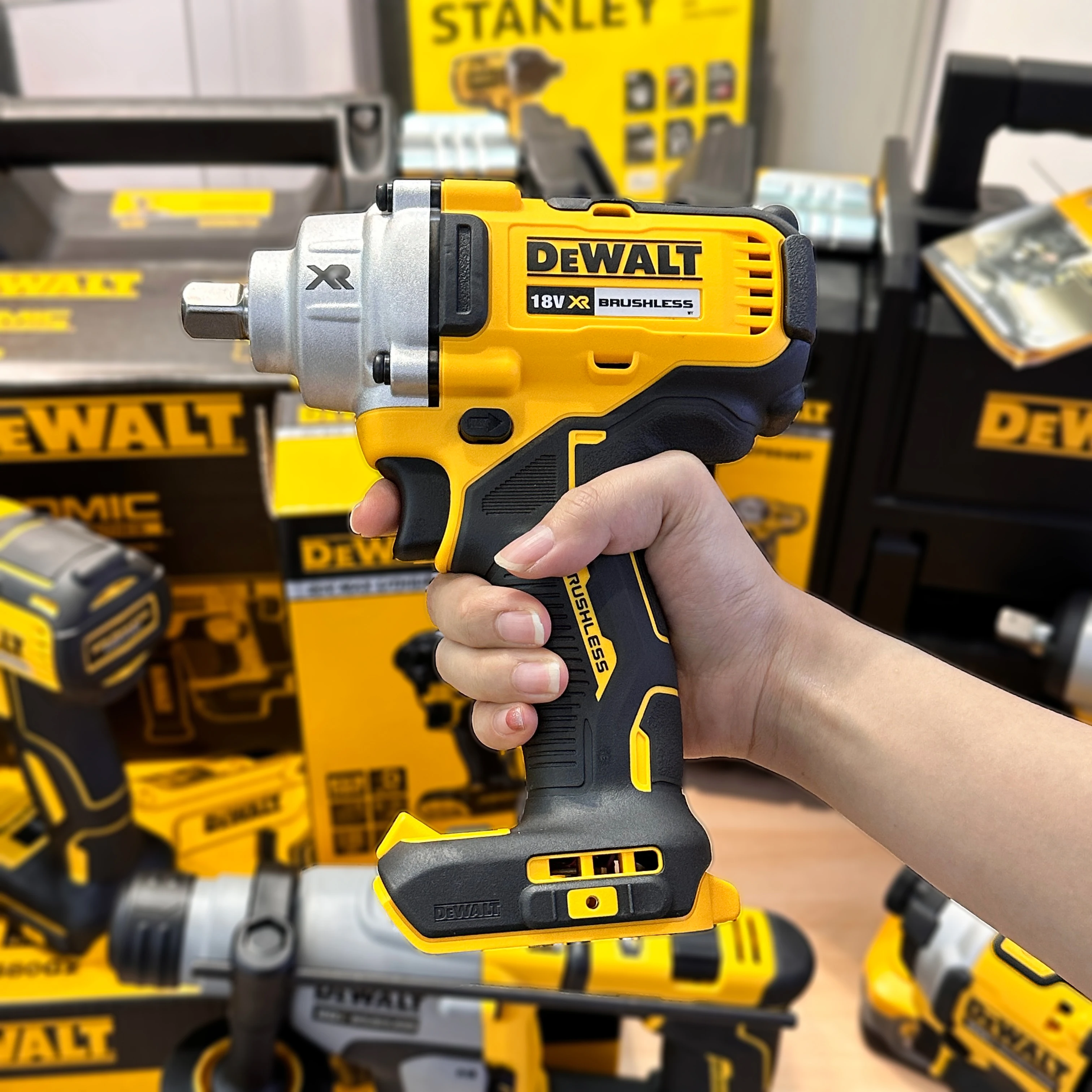 DEWALT 20V MAX XR Impact Wrench, Cordless, 1/2-Inch with Detent Pin Anvil,  330-lbs of Torque, 3,100 IPM, Bare Tool Only (DCF894B) 