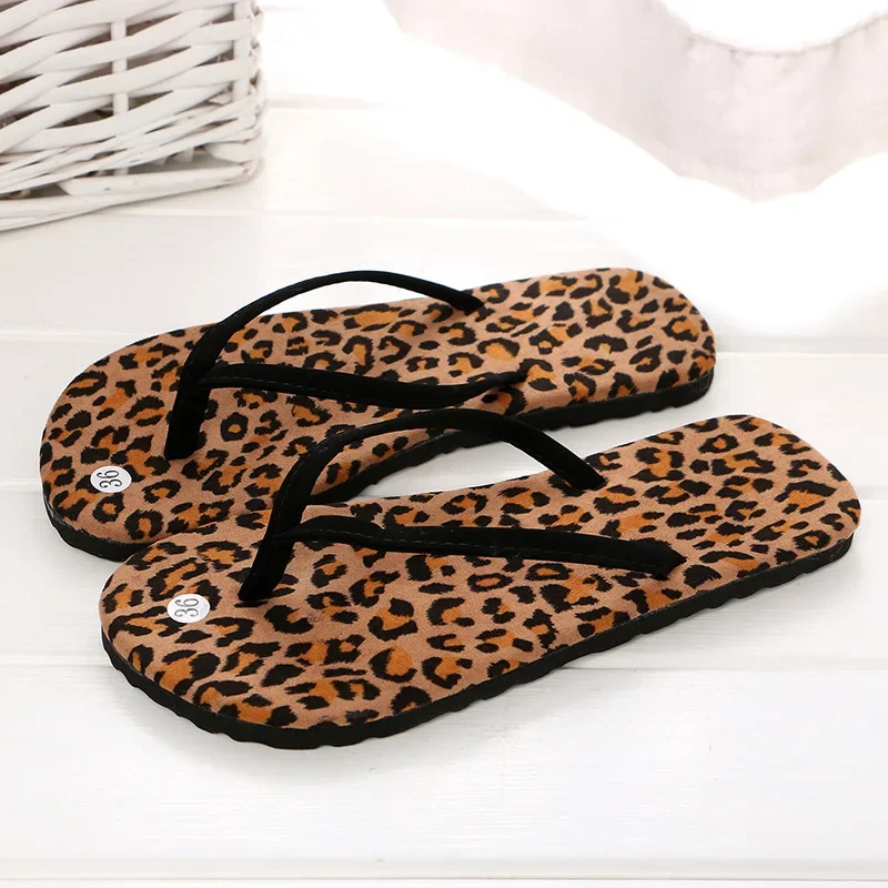 Stylish Summer Leopard Print Rubber Sandals for Women & Men - Indoor/Outdoor Beach Slides, Lightweight & Comfortable Flip-Flops