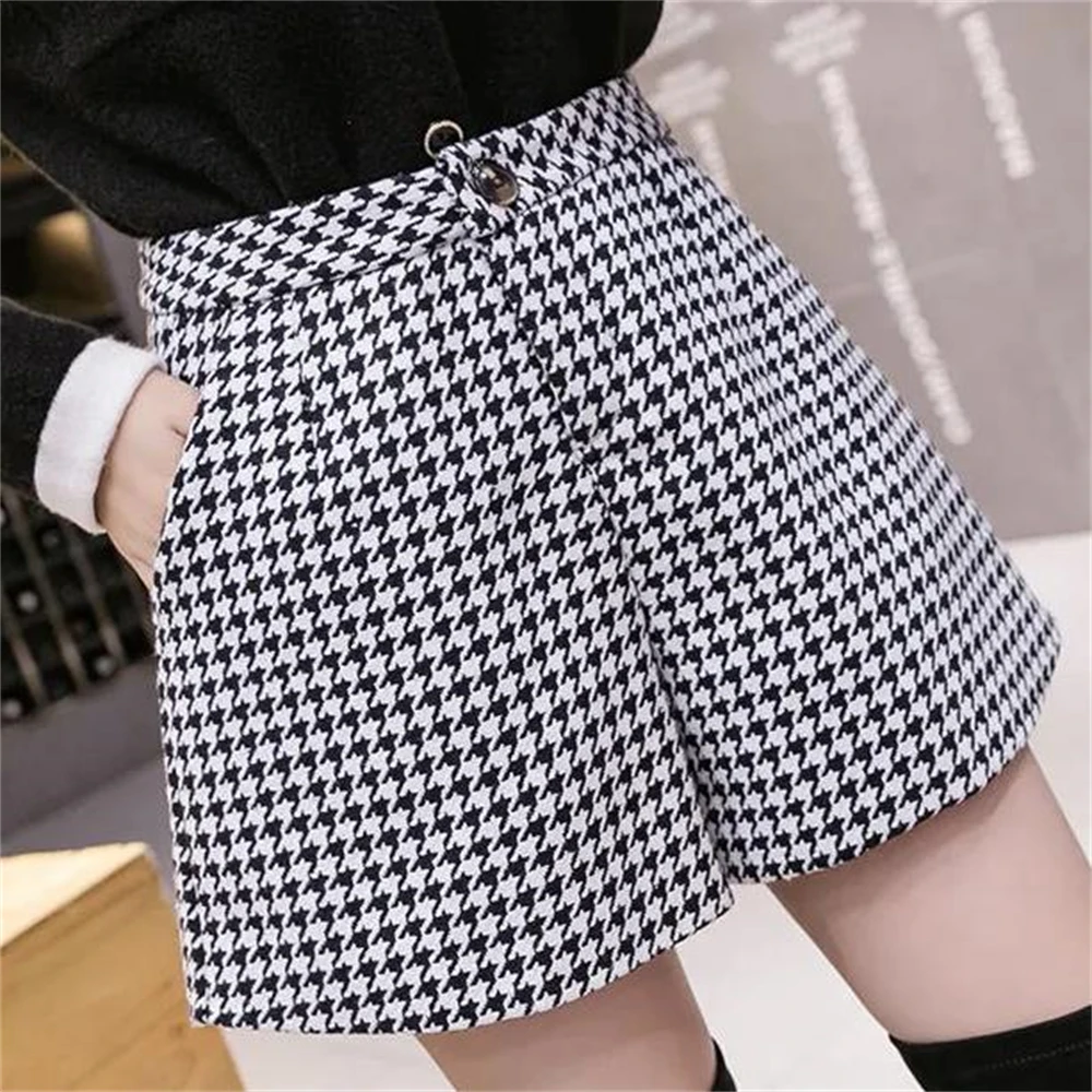 

Ladies Fashion Spring Autumn Slim Button Shorts All-match Houndstooth New High Waist Tweed Shorts Women Casual Loose