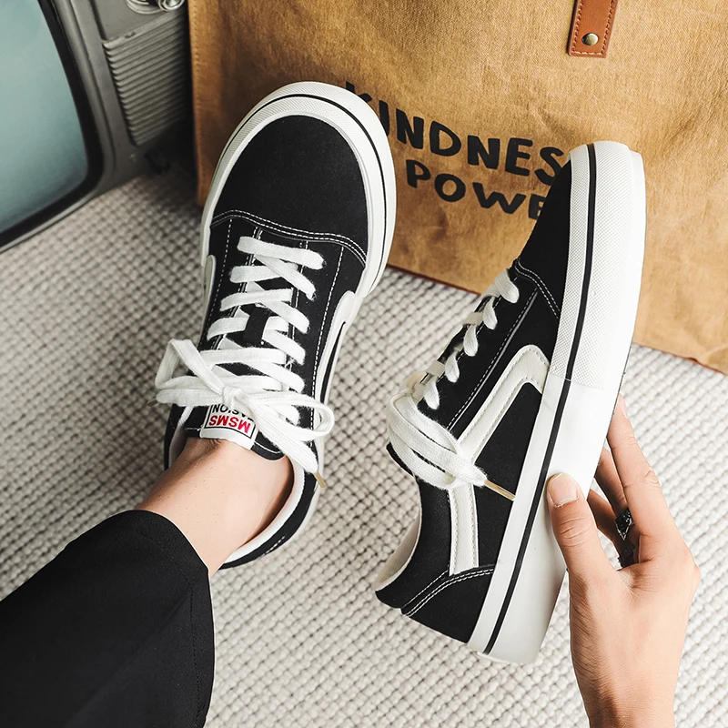 2024 Classic Black Men's Canvas Shoes Comfort Lace-up Vulcanized Shoes Man Skateboard Breathable Canvas Sneakers Men Espadrilles 3