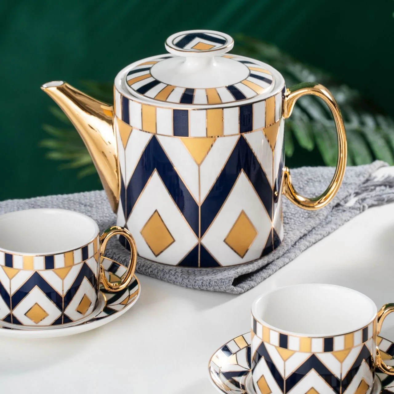 European style low bone coffee pot set retro light luxury teapot set blue gold cup and saucer logo