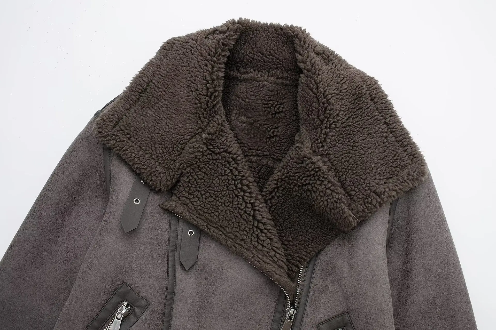 Рисунок 5 - Куртка женская из искусственной овечьей кожи на молнии