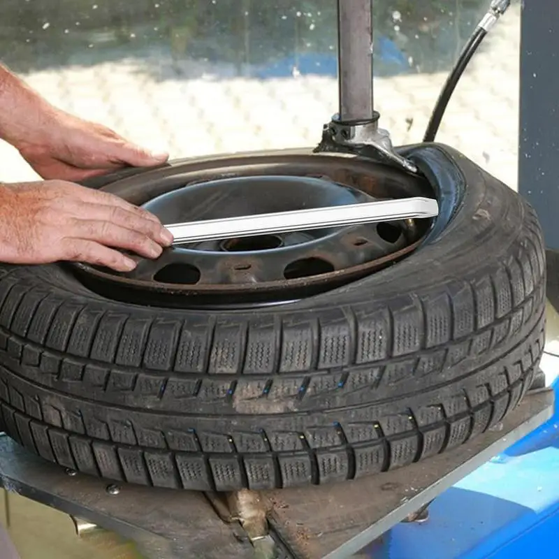 Enhanced Tire Changing Spoon Tool for Smooth Rim Lifting and Efficient Tire Changes