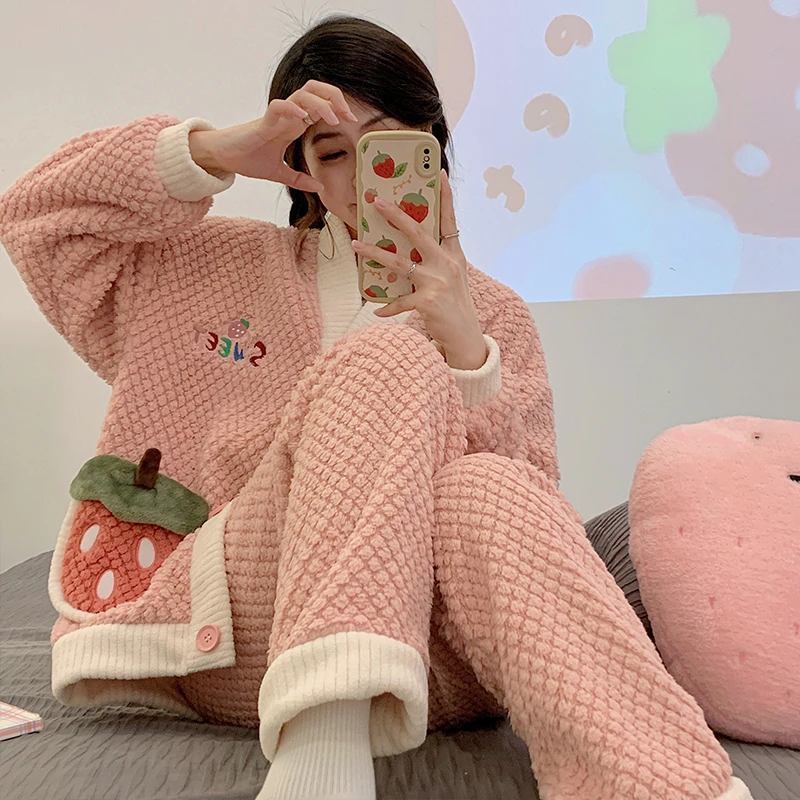 

Winter Women's Pajamas Set Thicken Coral Fleece Sleepwear Girl Sweet Leisure wear Cute Strawberry Pijama Night Wears Pocket