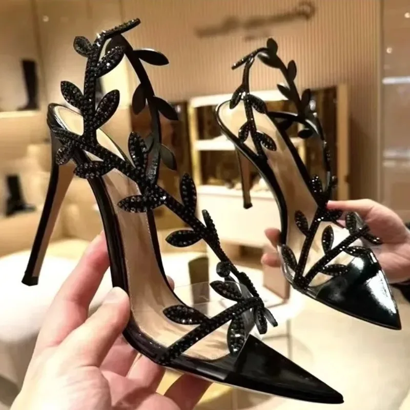 صنادل جلد سوداء كعب رفيع