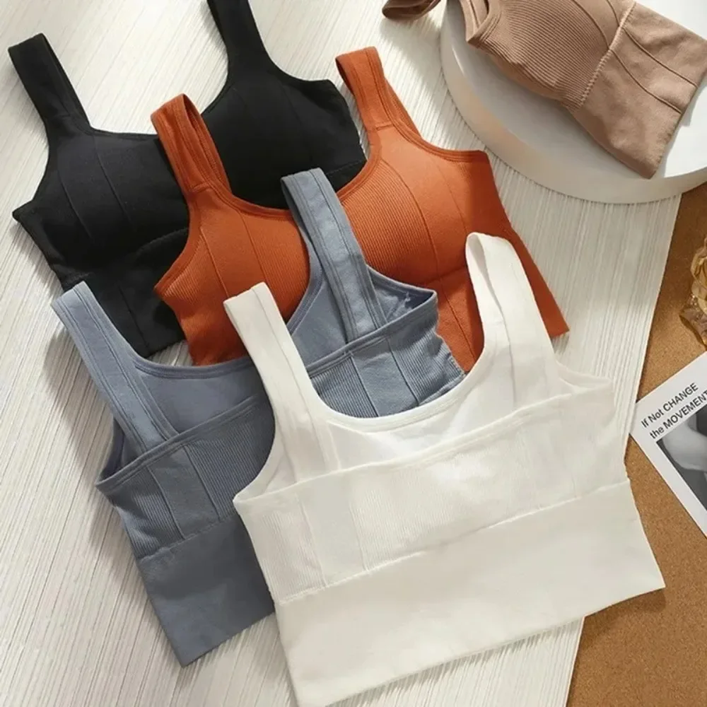 Sports bra with sweat-proof function for fitness wear. Women's seamless yoga bra. Anti-shock off-shoulder top. 1