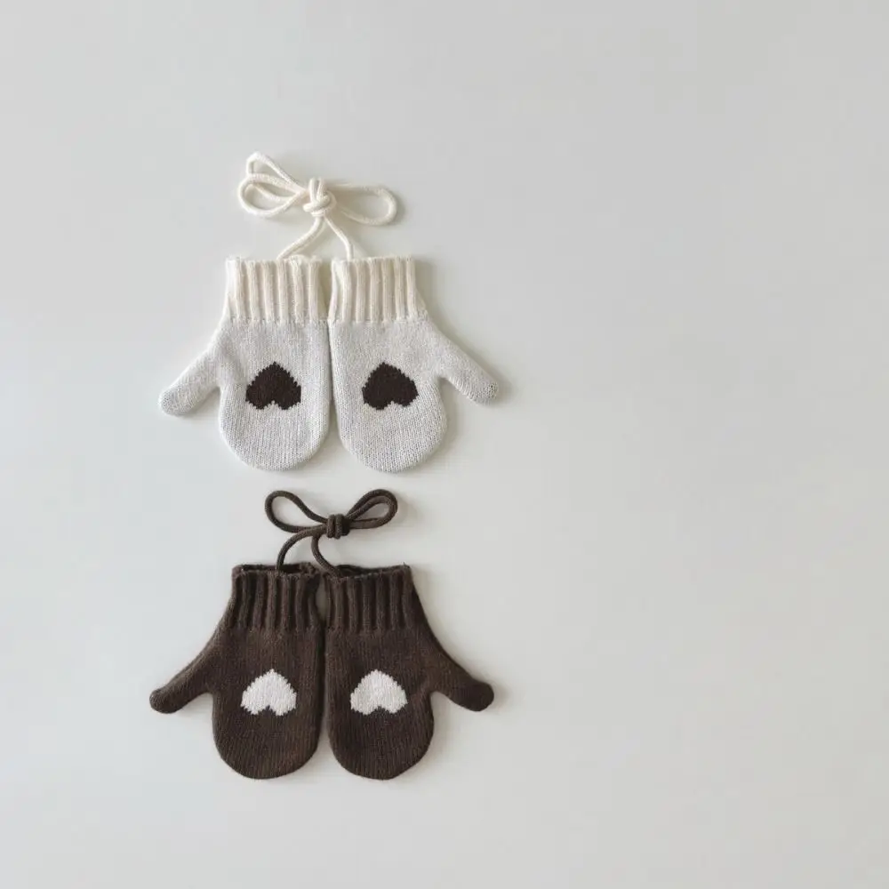 Fashion Autumn Winter Knit Gloves Coldproof Love Heart Children Mittens Warm with Straps Hanging Neck Gloves for Children