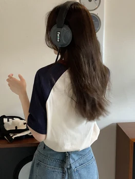 تي شيرت صيفي للنساء من AOSSVIAO بياقة مقلوبة وأكمام قصيرة بيج وأزرق أنيق Y2k تي شيرت مرقع على الموضة 2025 3