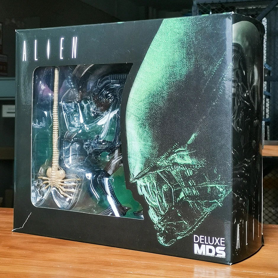 

Mezco Toyz Mezco Designer Series MDS Alien 1979 Deluxe Alien Figurine Collection Action Figure Model Toy Gift