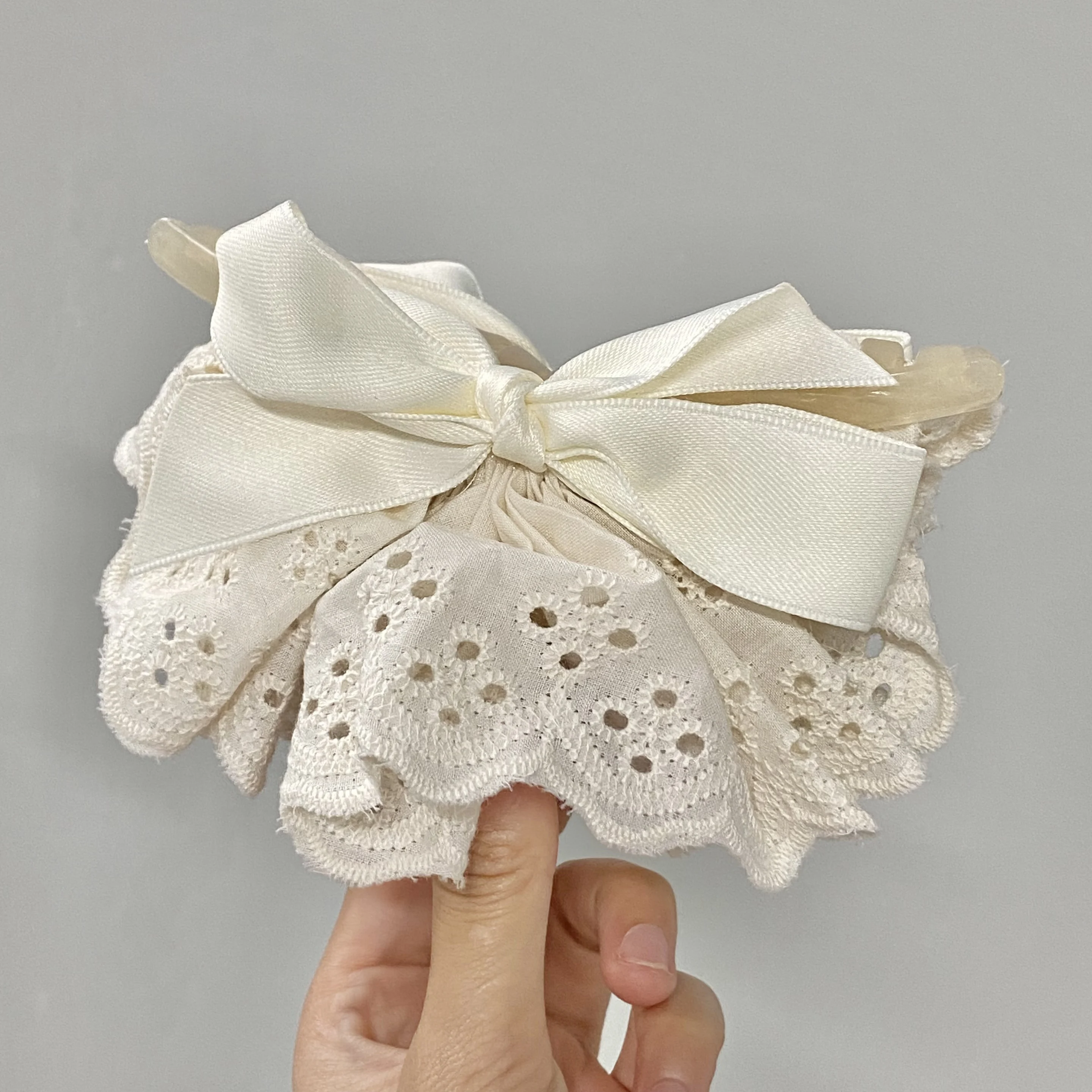 1PC Elegant Cream Lace Hair Scrunchie with Big Satin Bow, Romantic Ruffled Hair Tie, Sweet Hair Accessory for Women
