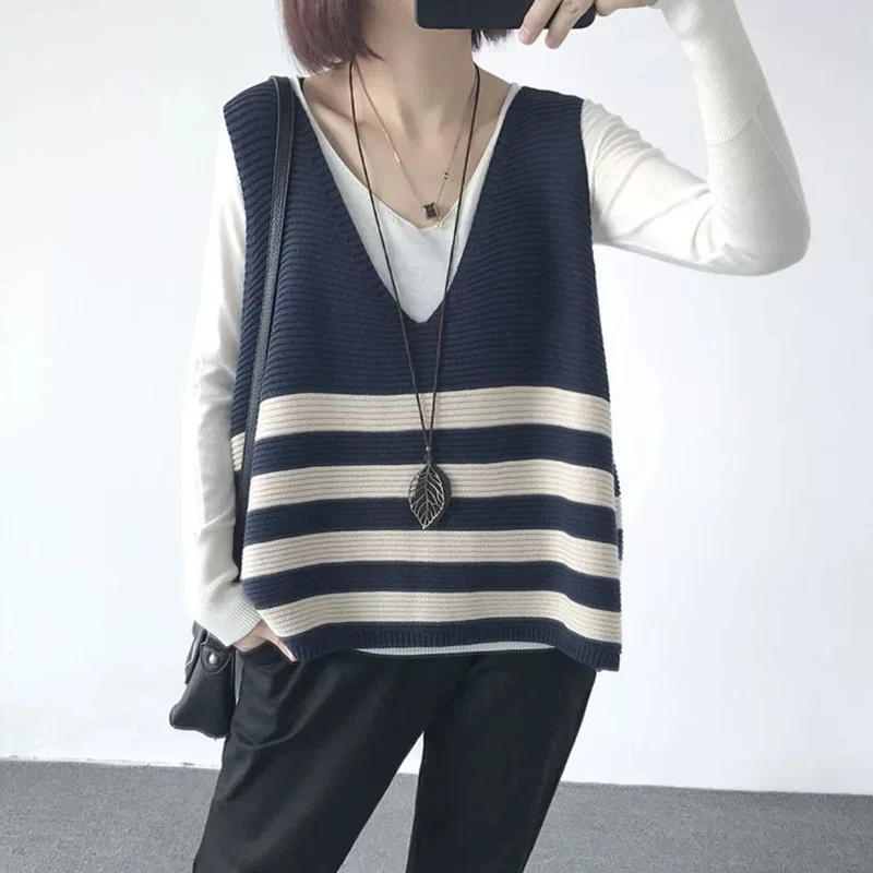 

2023 Spring Autumn New Striped Knitting Sweater Vest V Neck Loose All-match Casual Tanks Vintage Fashion Women Clothing S-XL