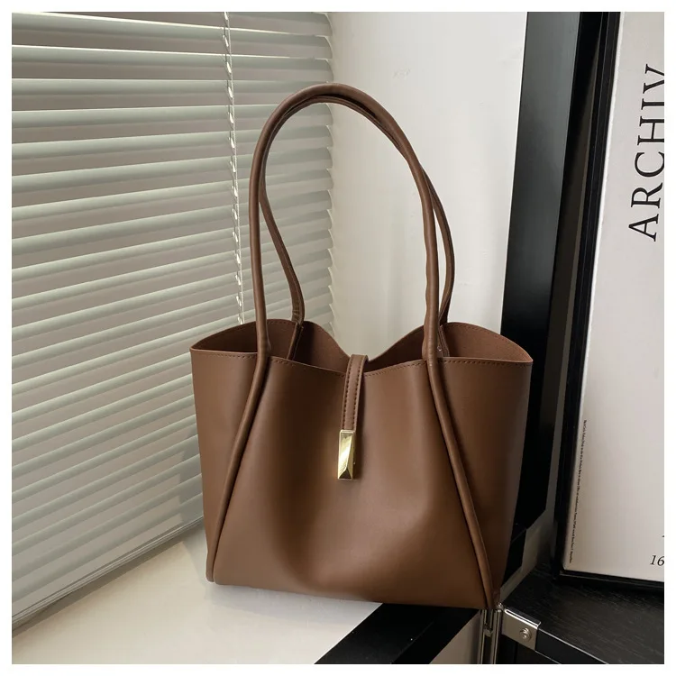 تصميمات ربيع 2025 الجديدة، تتميز بالأناقة والبساطة...