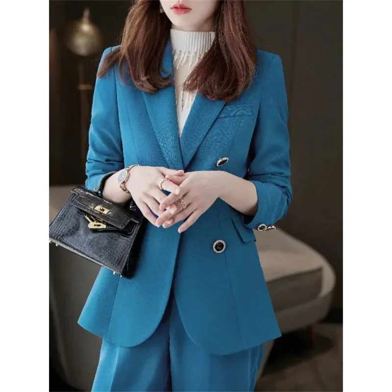 Рисунок 3 - Универсальные синие женские костюмы