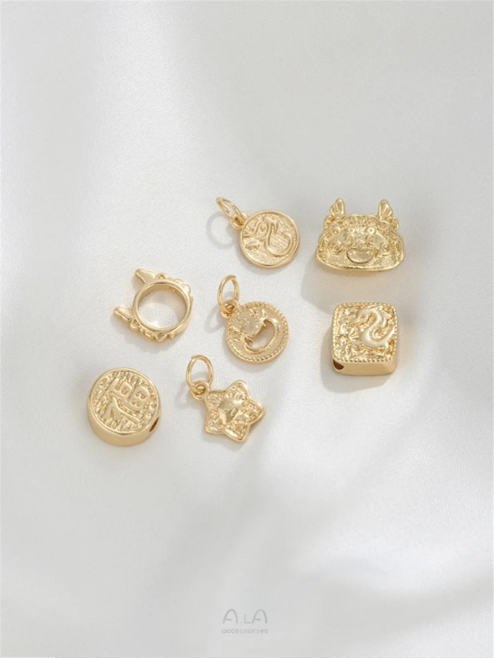 Рисунок 5 - Набор из бусин и кольца в виде звезды дракона