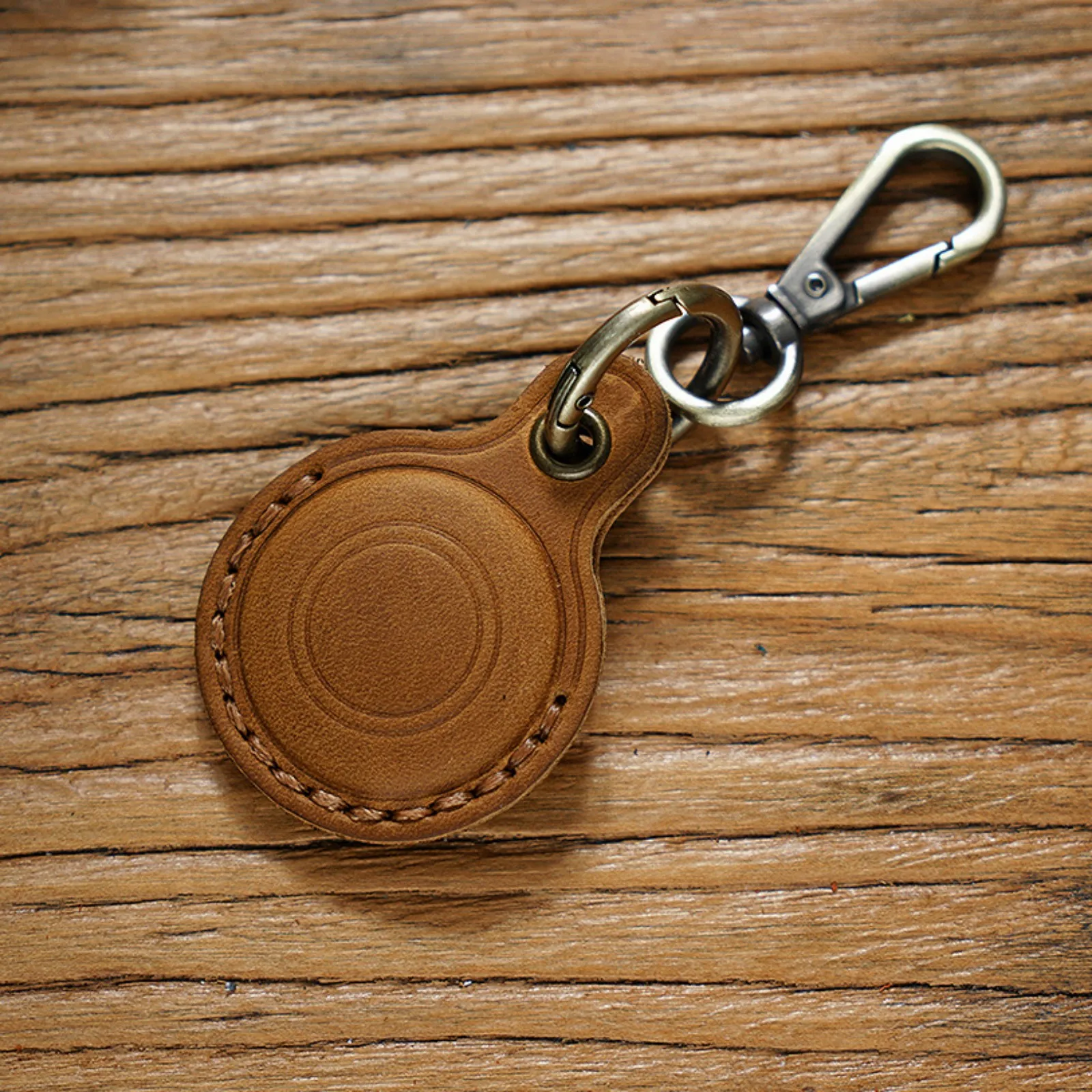 Elegant Leather Keychain Holder Case - Stylish GPS Tracker Cover with Key Ring