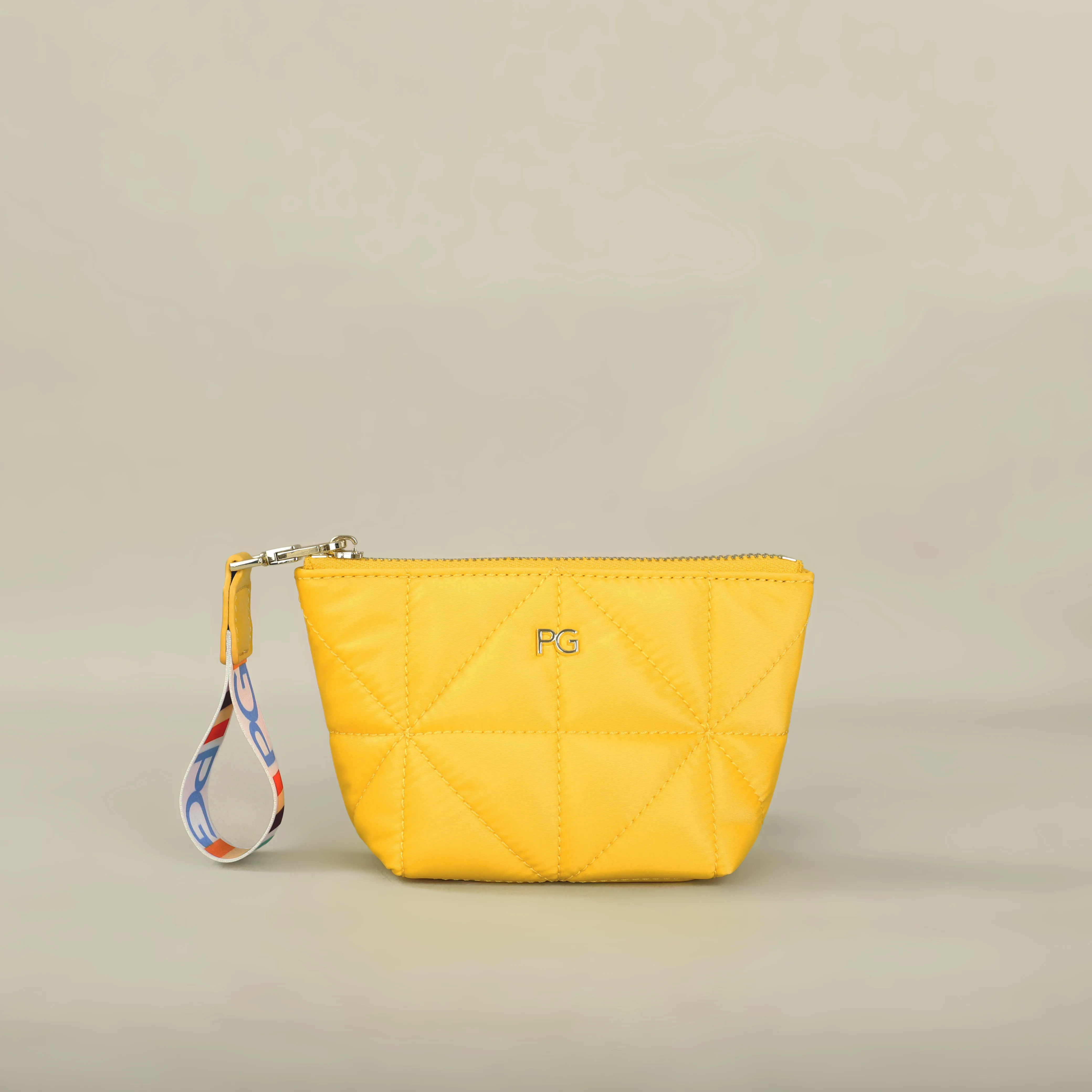 Lightweight nylon bag with zipper closure
