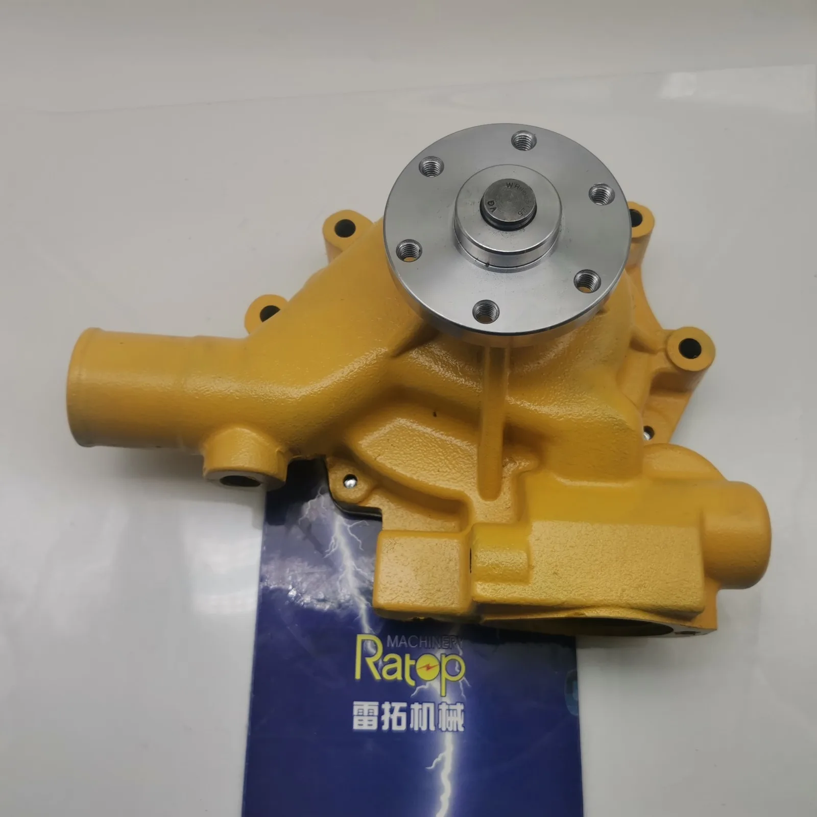 

Excavator Parts Water Pump For Komatsu PC200-5 6D95 Engine Water Pump 6206-61-1100 6206-61-1102 6206-61-1104