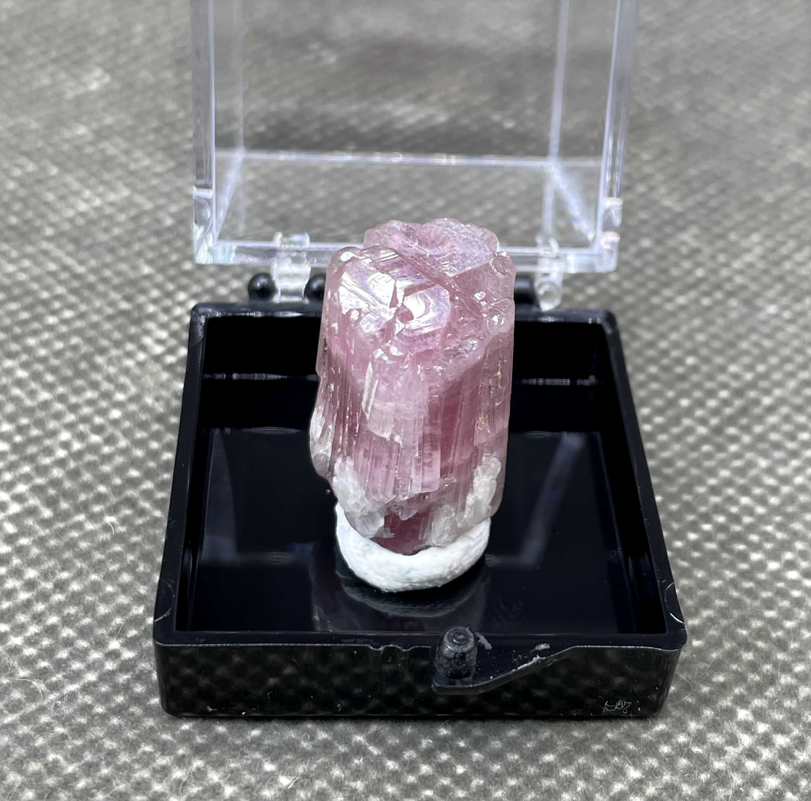 

Very rare! 100% Natural Afghanistan pink tourmaline mineral crystal specimens stones and crystals + box size 3.4 cm