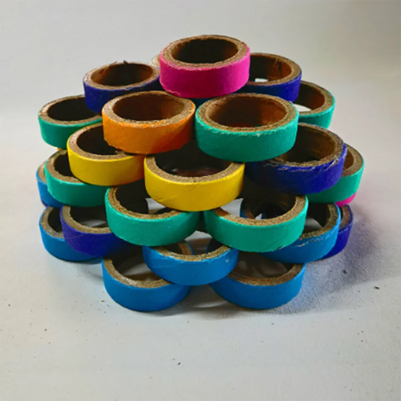 Parrots gnaw on colorful circle paper ring toys, colorful cardboard chewing toys, foraging training parrot supplies