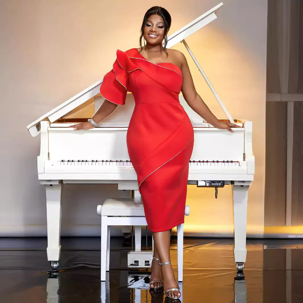 Рисунок 4 - Женское платье с вырезом-лодочкой