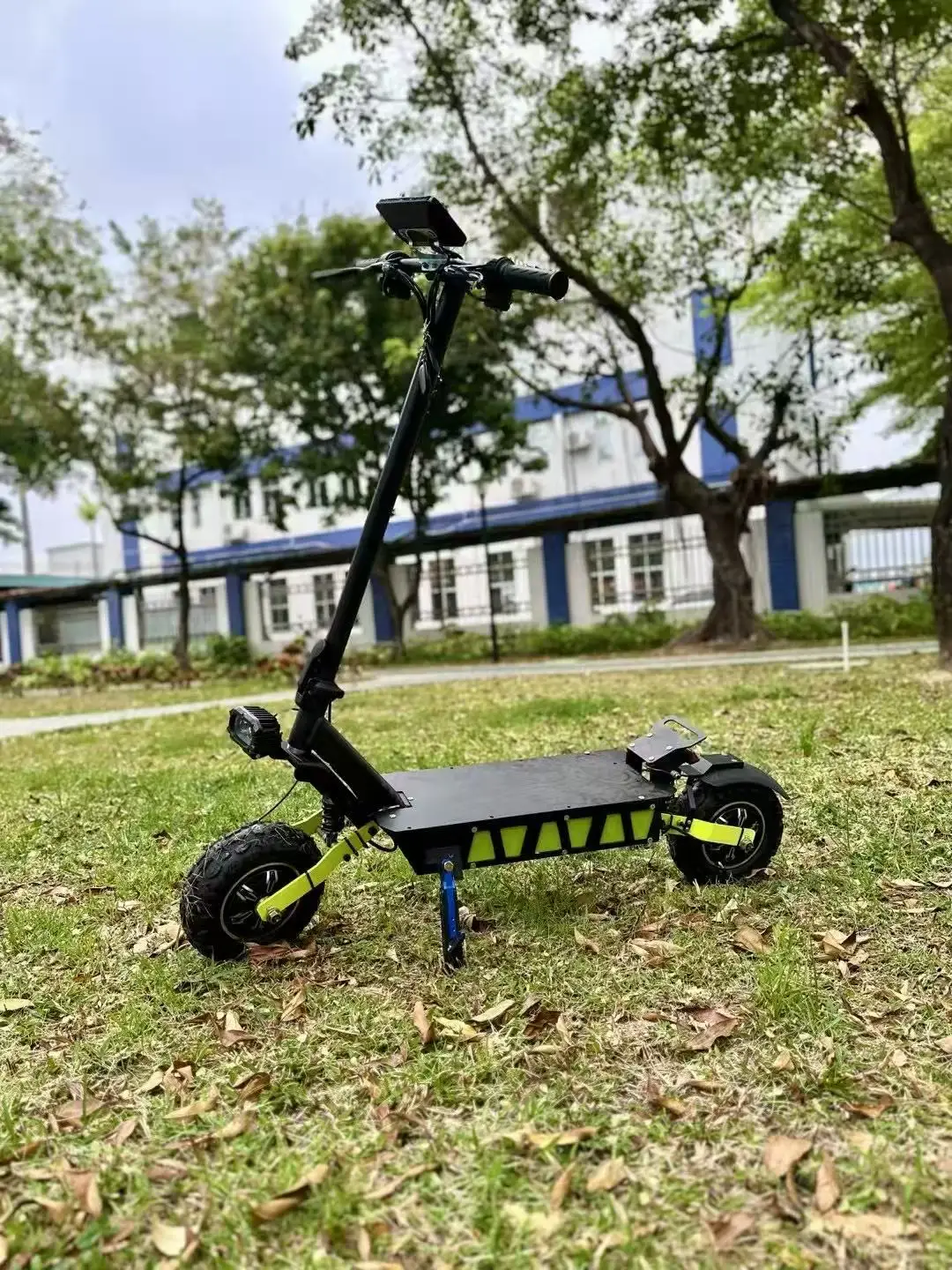11 Inch 2400W48V Dual Motor Off-road Electric Scooter Segway Top Speed 60-70km/h DGBM