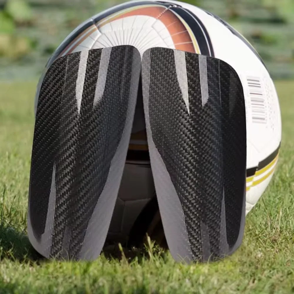 Ultralight Carbon Fiber Football Shin Holder Leg Guard Shin Pads Soccer Guards Strapless Breathable Pads Protective 1Pair