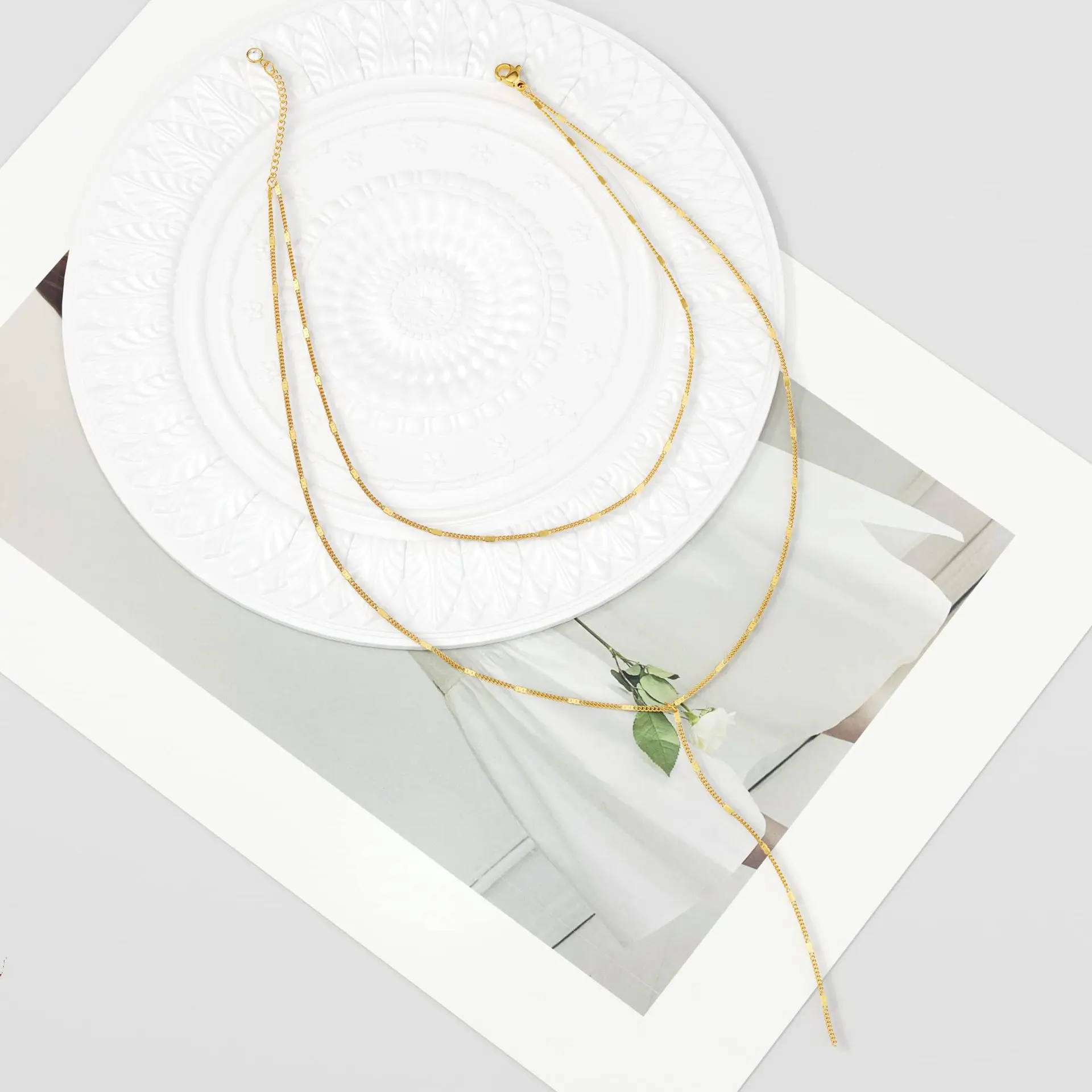Lariat Gold Necklace detail view